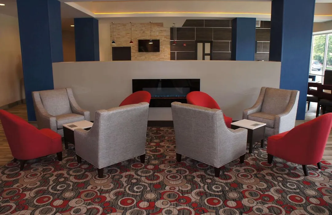 La Quinta Inn And Suites By Wyndham Bloomington-1